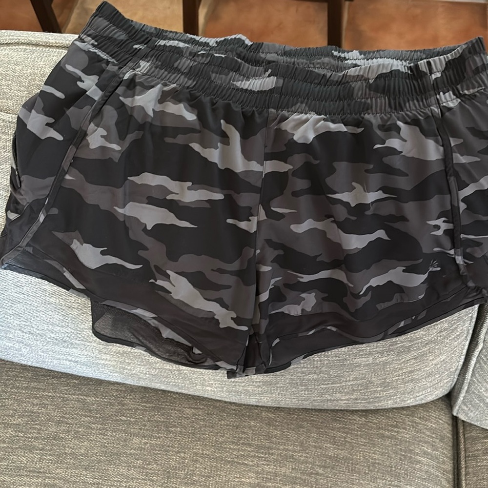 Athleta mesh racer run short 4” inseam Size L